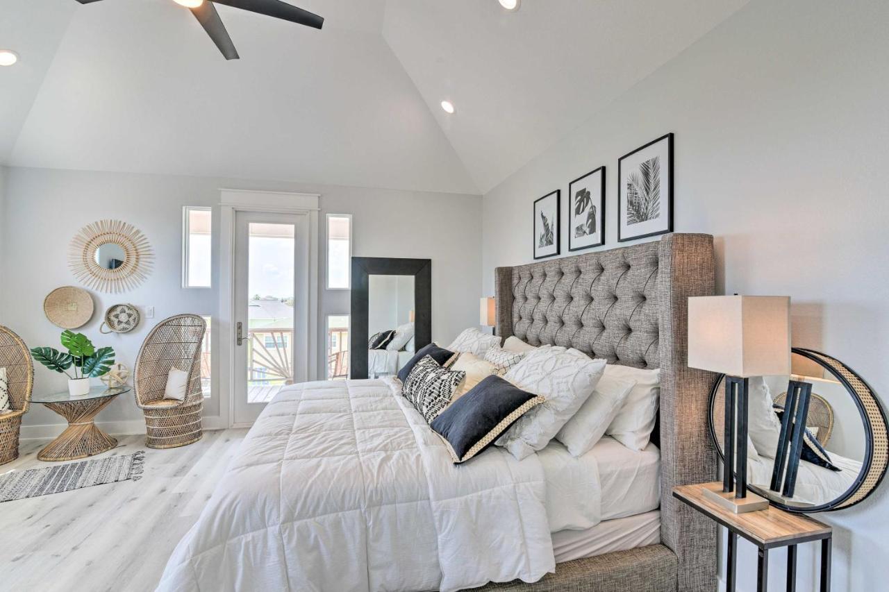 Chic Crystal Beach Escape With Deck - Walk To Beach! Bolivar Peninsula Exterior foto