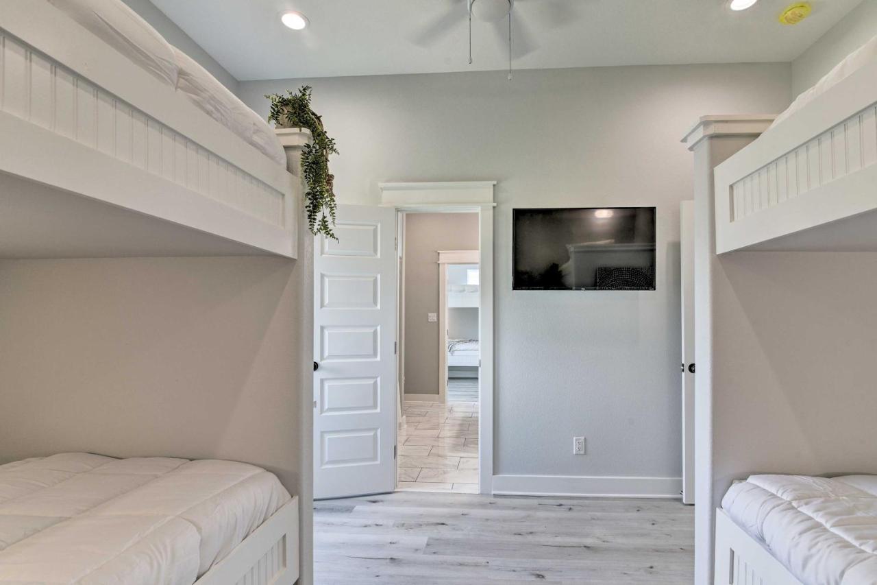 Chic Crystal Beach Escape With Deck - Walk To Beach! Bolivar Peninsula Exterior foto